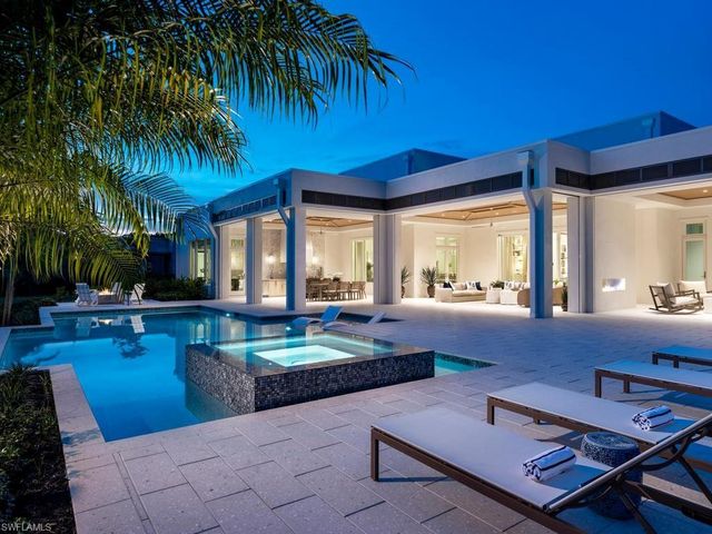 601 Carica RD, Naples, FL 34108