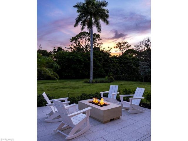 601 Carica RD, Naples, FL 34108