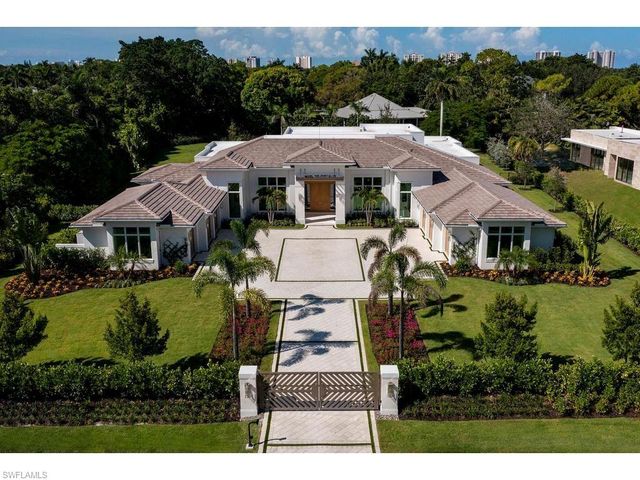 601 Carica RD, Naples, FL 34108