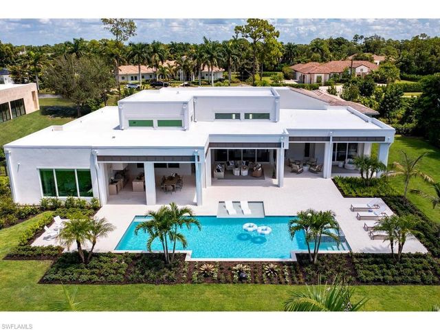601 Carica RD, Naples, FL 34108
