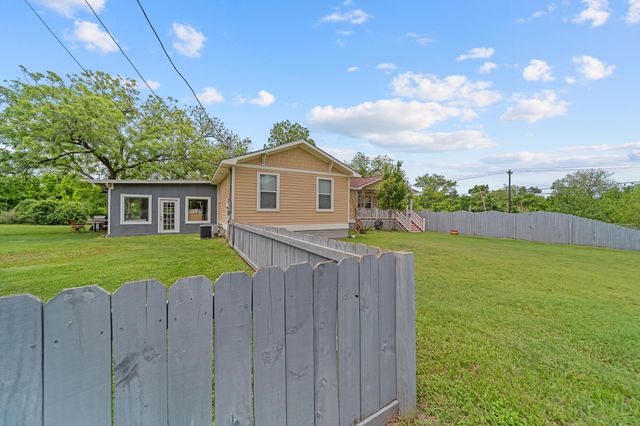 202 Sweed Street, Brenham, TX 77833