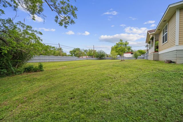 202 Sweed Street, Brenham, TX 77833