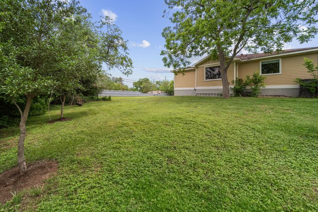 202 Sweed Street, Brenham, TX 77833