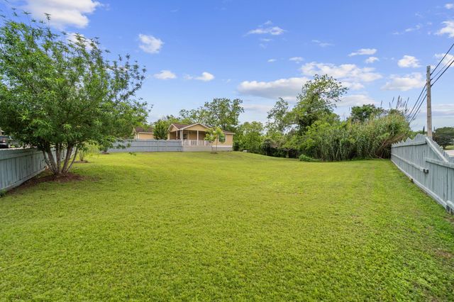 202 Sweed Street, Brenham, TX 77833