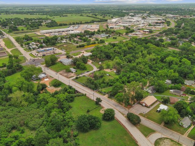 202 Sweed Street, Brenham, TX 77833
