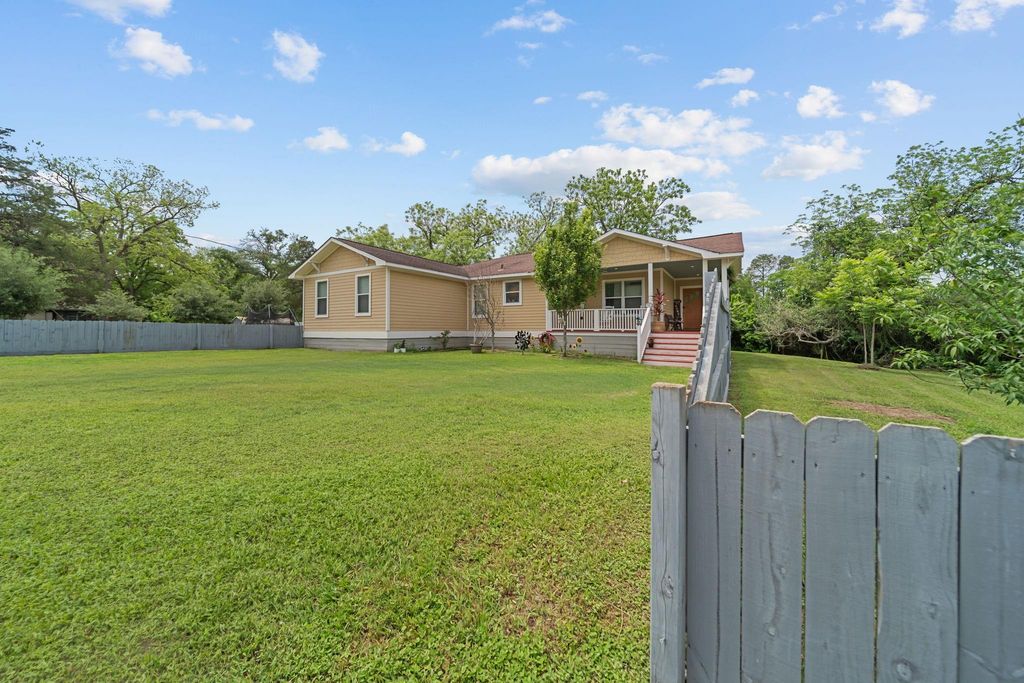 202 Sweed Street, Brenham, TX 77833