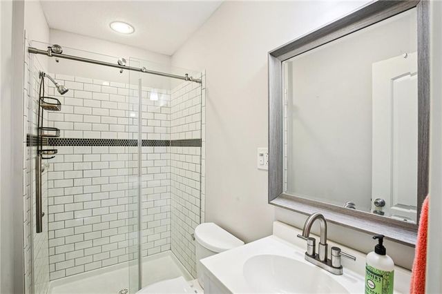 1400 E 28th Street, Kansas City, MO 64109