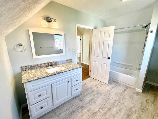 402 W 7Th Street, Mishawaka, IN 46544