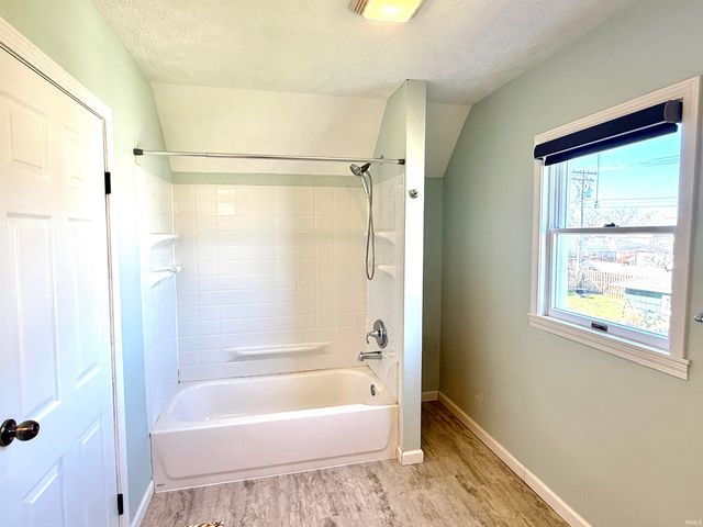 402 W 7Th Street, Mishawaka, IN 46544