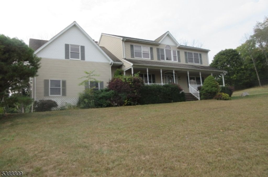 5 Babbitt Ct, Newton Town, NJ 07860