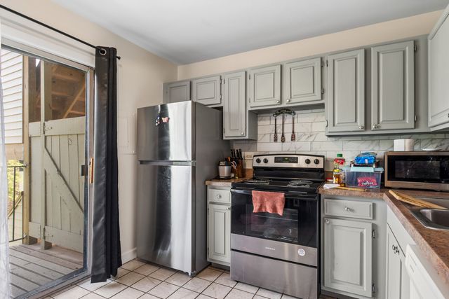 175 N Waters Edge Drive 201, Glendale Heights, IL 60139