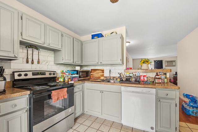 175 N Waters Edge Drive 201, Glendale Heights, IL 60139