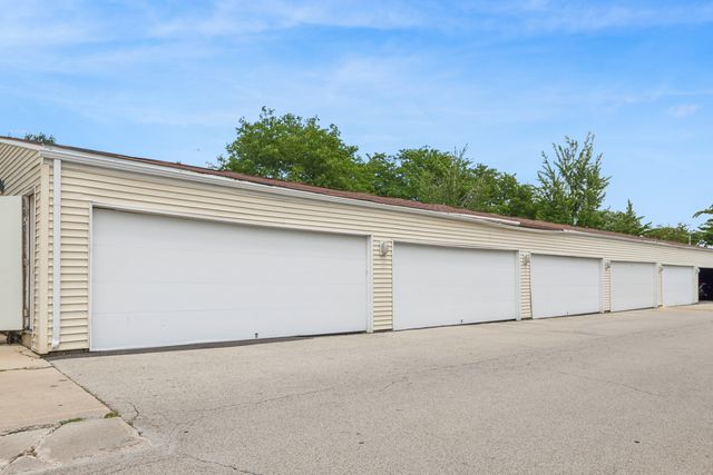 175 N Waters Edge Drive 201, Glendale Heights, IL 60139