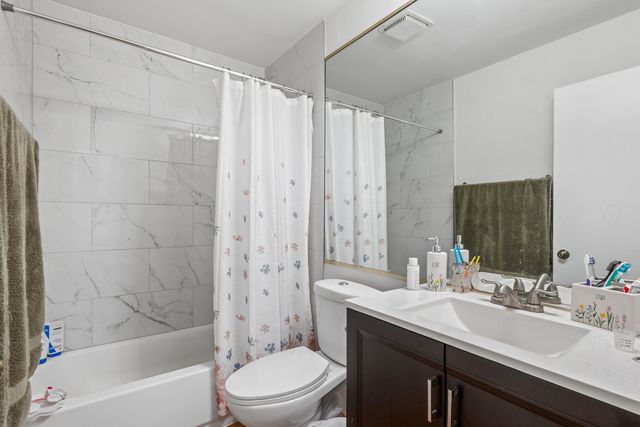 175 N Waters Edge Drive 201, Glendale Heights, IL 60139