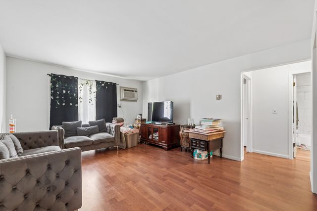 175 N Waters Edge Drive 201, Glendale Heights, IL 60139