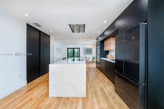 412 NW 41st St, Miami, FL 33127