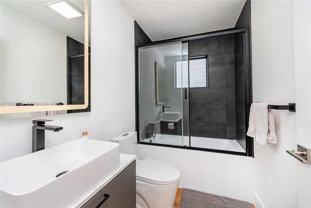 412 NW 41st St, Miami, FL 33127