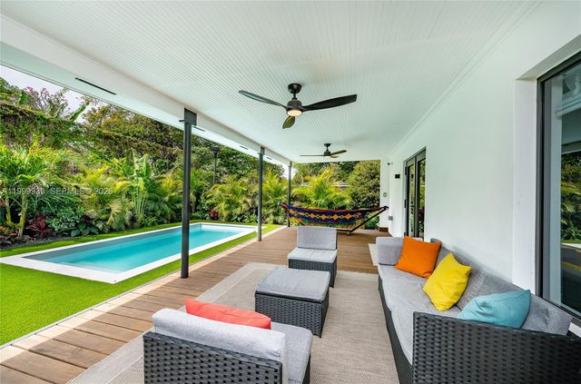 412 NW 41st St, Miami, FL 33127