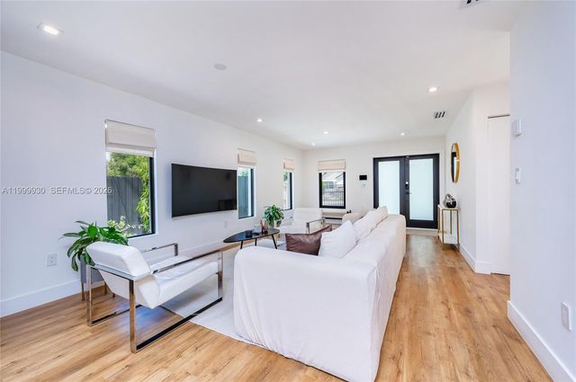 412 NW 41st St, Miami, FL 33127