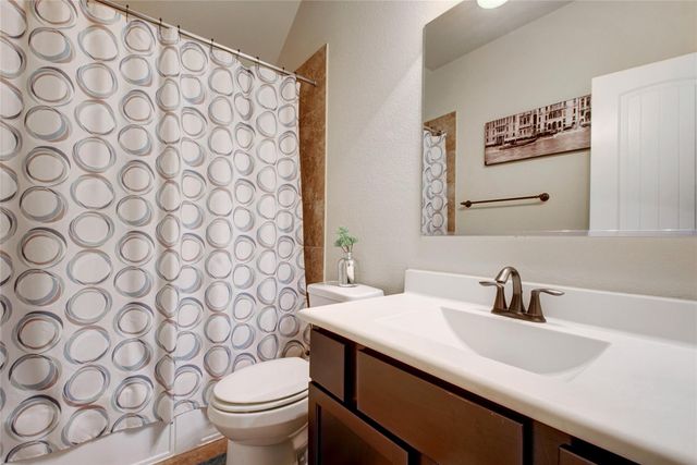 2004 Autumn Run LN, Round Rock, TX 78665