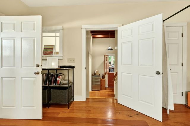240 S Oregon Street, Jacksonville, OR 97530