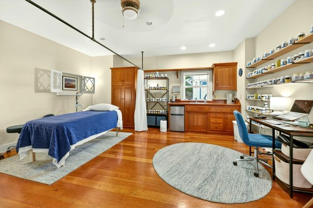 240 S Oregon Street, Jacksonville, OR 97530