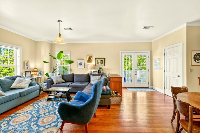 240 S Oregon Street, Jacksonville, OR 97530