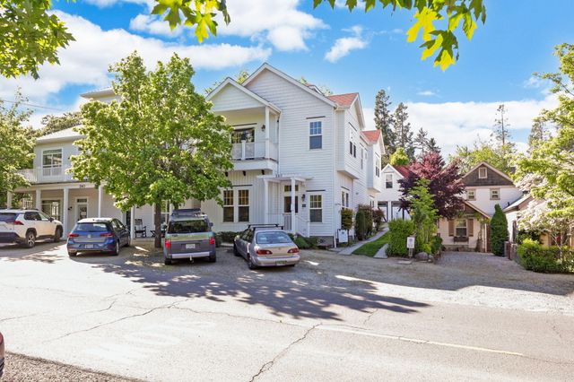 240 S Oregon Street, Jacksonville, OR 97530