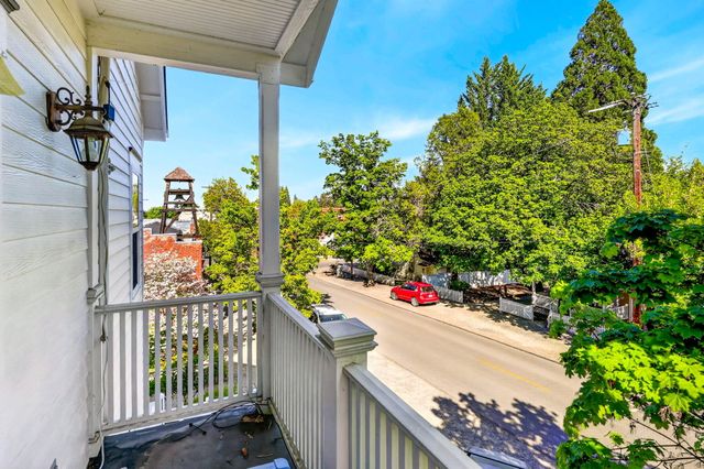 240 S Oregon Street, Jacksonville, OR 97530