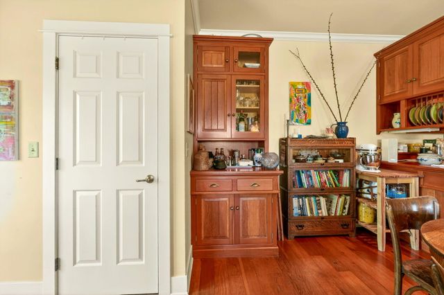 240 S Oregon Street, Jacksonville, OR 97530