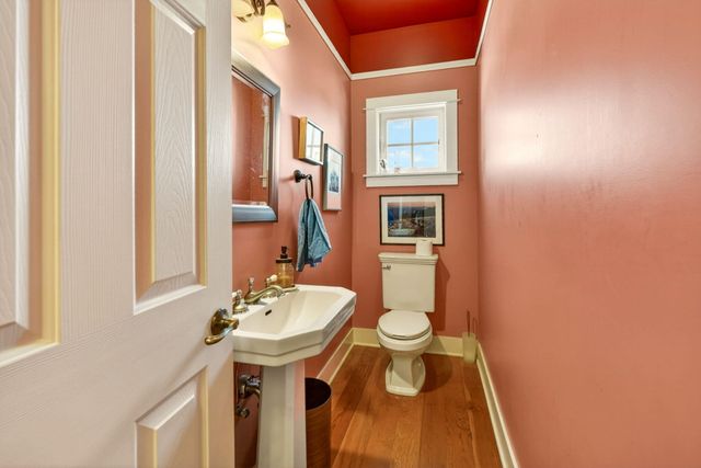 240 S Oregon Street, Jacksonville, OR 97530