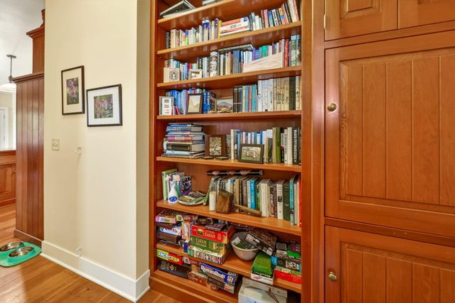 240 S Oregon Street, Jacksonville, OR 97530