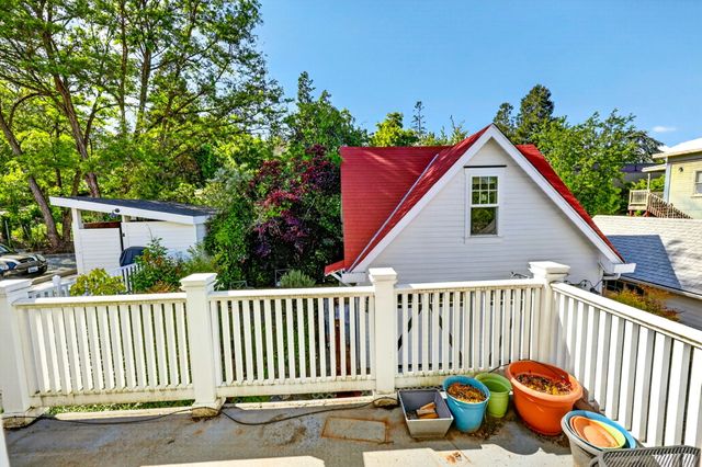240 S Oregon Street, Jacksonville, OR 97530