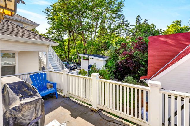 240 S Oregon Street, Jacksonville, OR 97530