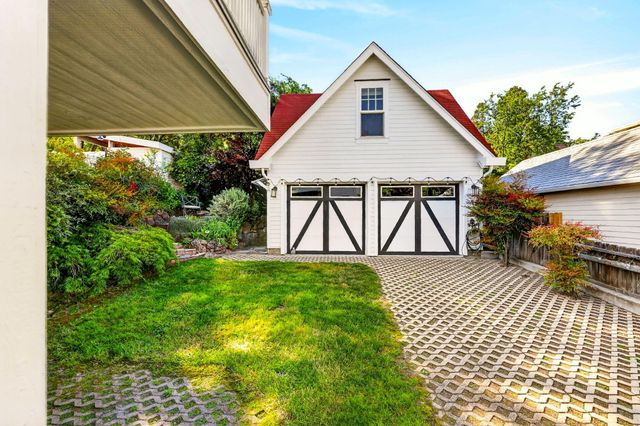 240 S Oregon Street, Jacksonville, OR 97530