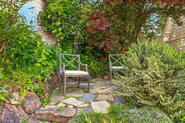 240 S Oregon Street, Jacksonville, OR 97530