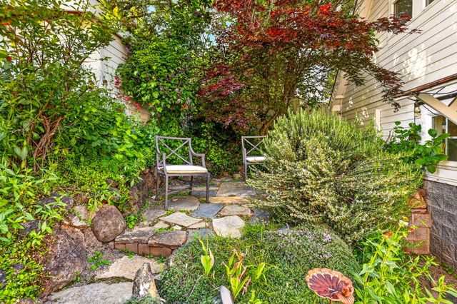 240 S Oregon Street, Jacksonville, OR 97530