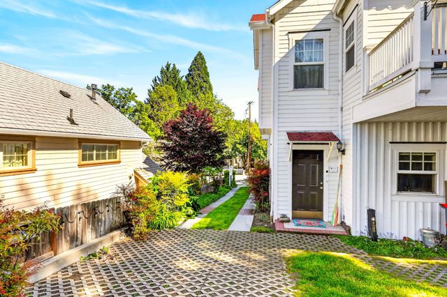240 S Oregon Street, Jacksonville, OR 97530