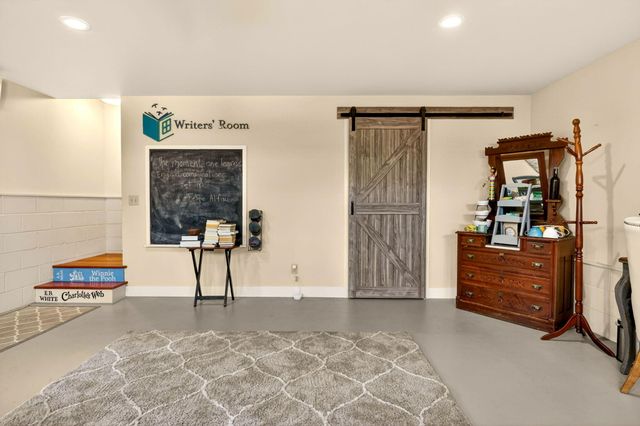 240 S Oregon Street, Jacksonville, OR 97530