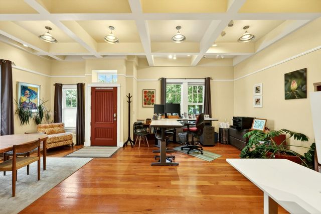 240 S Oregon Street, Jacksonville, OR 97530