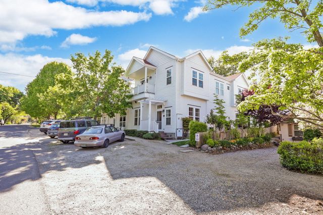 240 S Oregon Street, Jacksonville, OR 97530