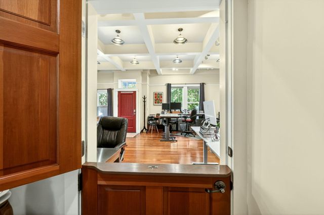 240 S Oregon Street, Jacksonville, OR 97530