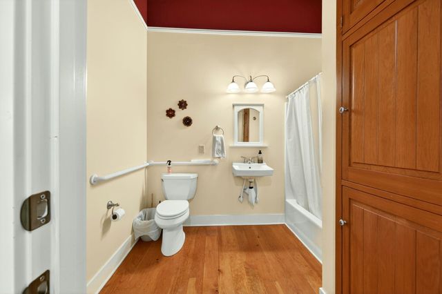 240 S Oregon Street, Jacksonville, OR 97530