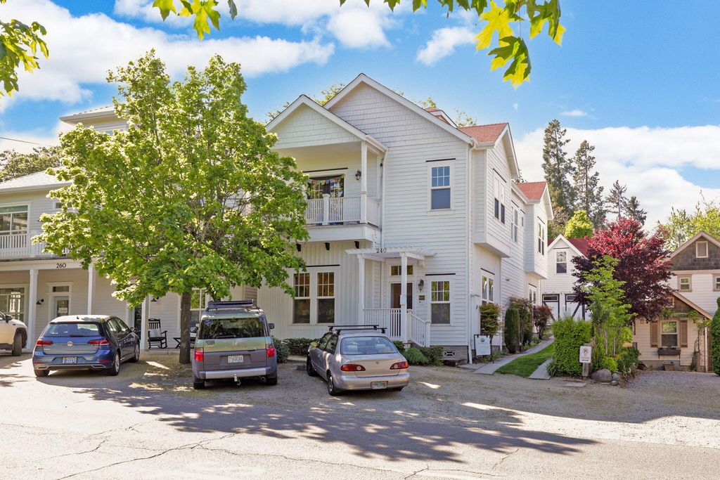240 S Oregon Street, Jacksonville, OR 97530