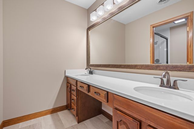 5018 Turnberry Lane, Davenport, IA 52807