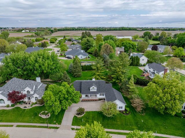 5018 Turnberry Lane, Davenport, IA 52807