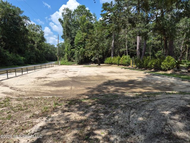13756 River Road, Gulfport, MS 39503