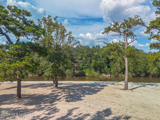 13756 River Road, Gulfport, MS 39503