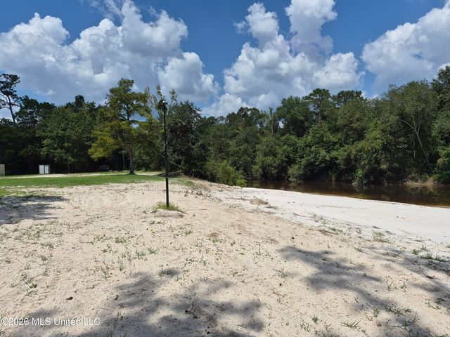13756 River Road, Gulfport, MS 39503