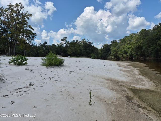 13756 River Road, Gulfport, MS 39503